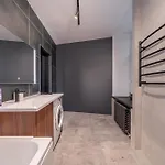 Old Town Stylish With Spacious Bathroom Dzīvoklis Riga