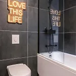 Old Town Stylish With Spacious Bathroom Riga