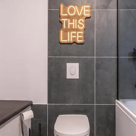 Daire Old Town Stylish With Spacious Bathroom