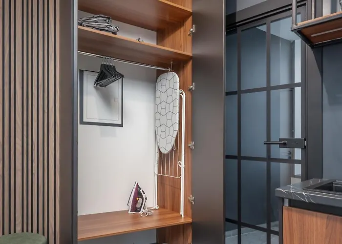 Old Town Stylish With Spacious Bathroom