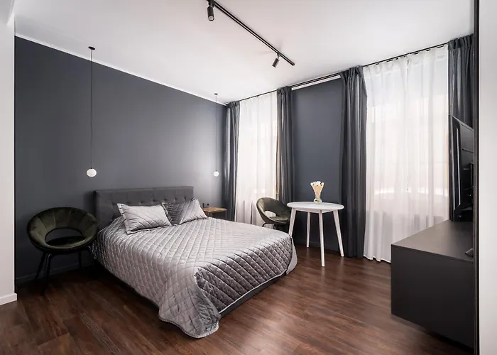 Апартаменты Old Town Stylish With Spacious Bathroom