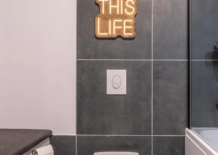 Апартаменты Old Town Stylish With Spacious Bathroom