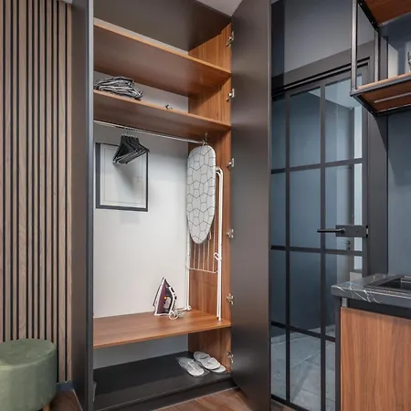 Old Town Stylish With Spacious Bathroom