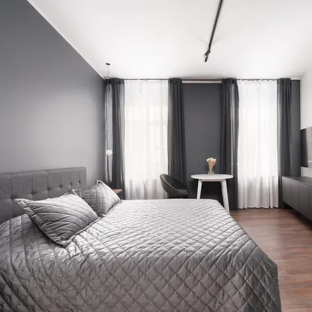 Old Town Stylish With Spacious Bathroom 아파트