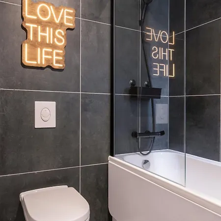 Old Town Stylish With Spacious Bathroom 리가